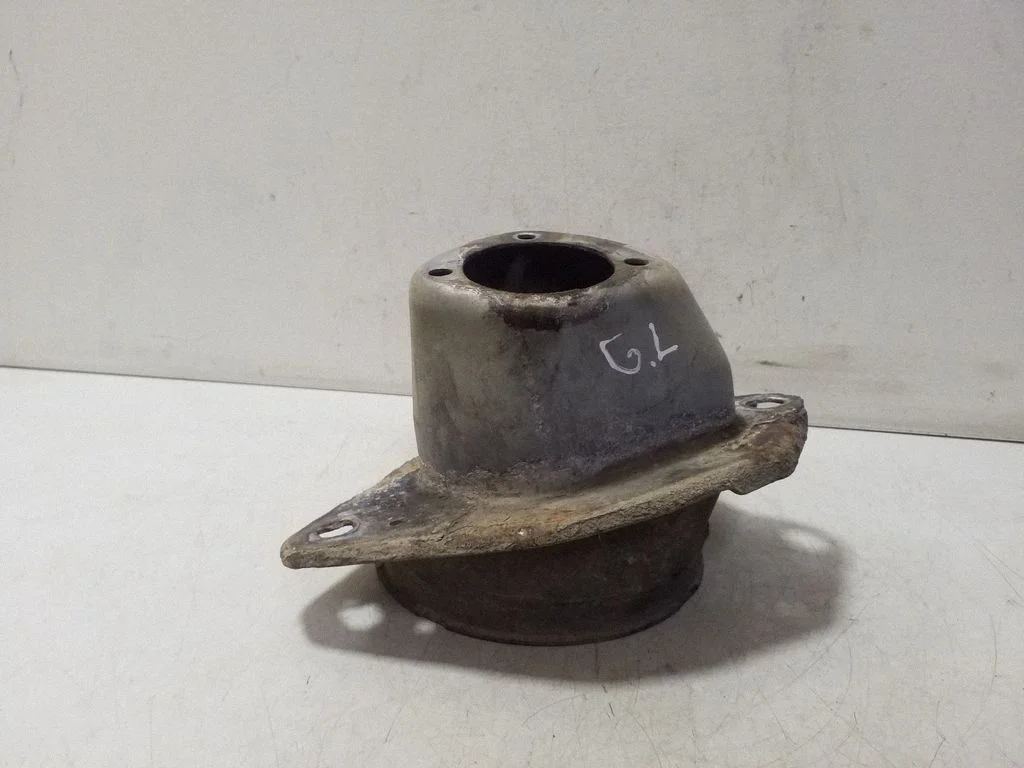 Other rear suspension part – left
