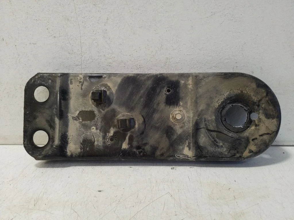 Other rear suspension part – right