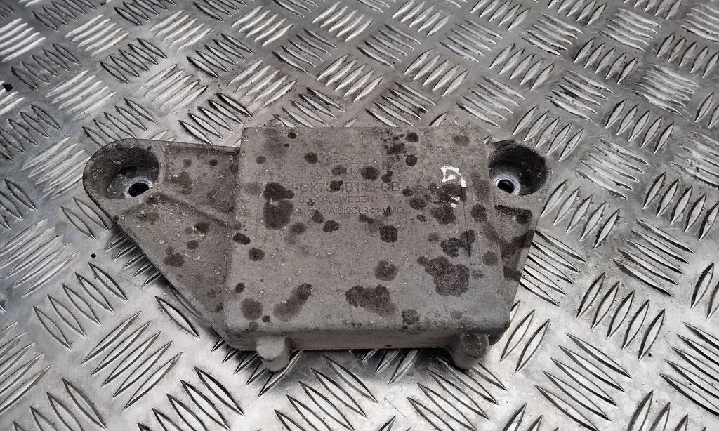 Kita galinės važiuoklės detalė
