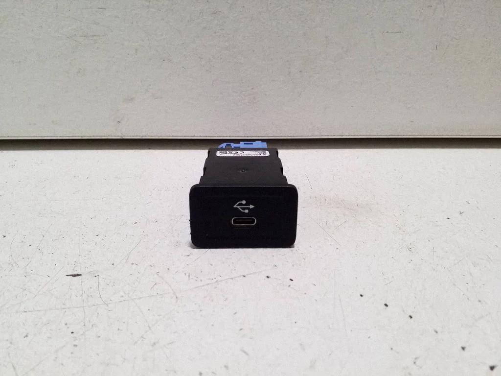 USB ligzda A2478207302