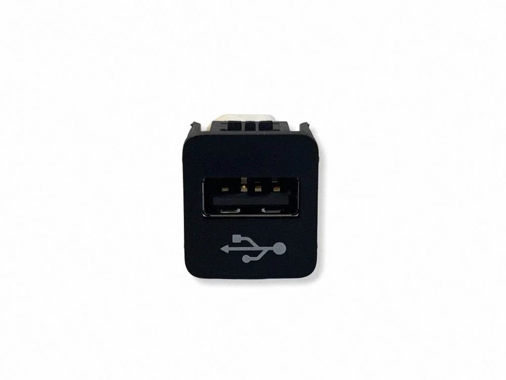 USB ligzda – BMW i4 (2021-)