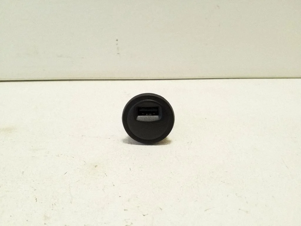 USB socket connector – Peugeot 508 RXH (2011-2018)