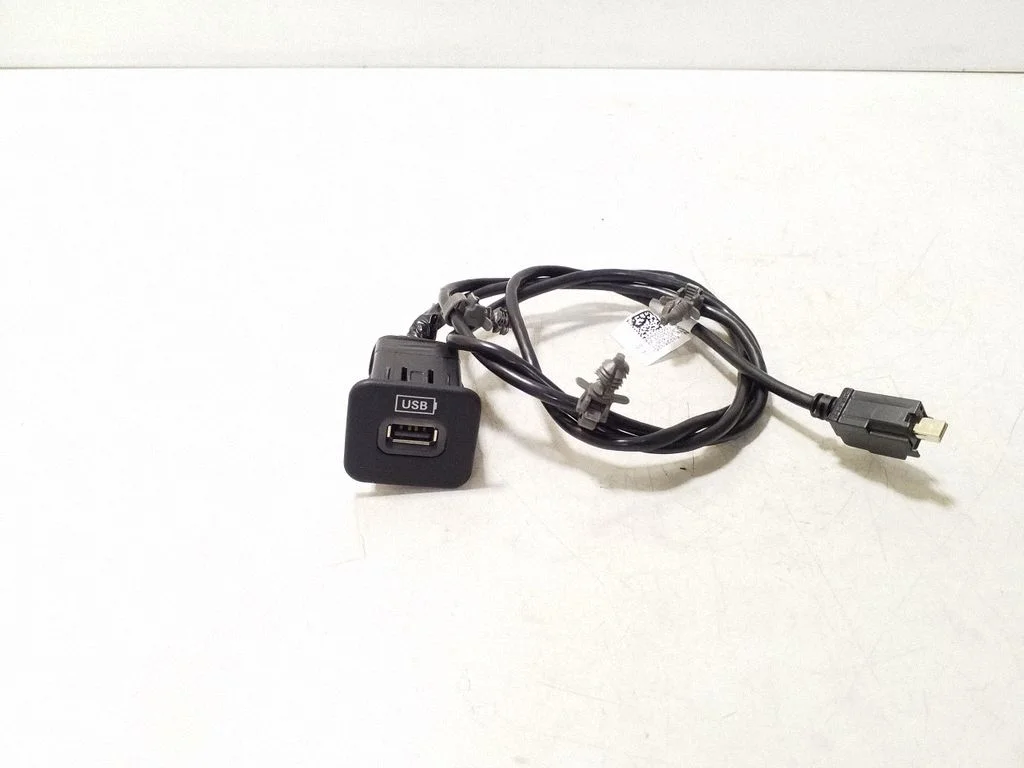 Gniazdo USB 68225325AA