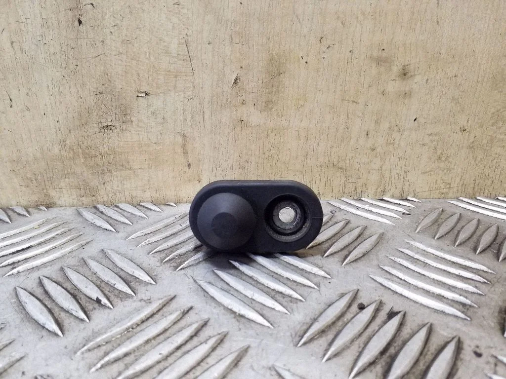 Tagaukse avamise/ sulgemise andur – Toyota RAV 4 (XA30) (2006-2016)