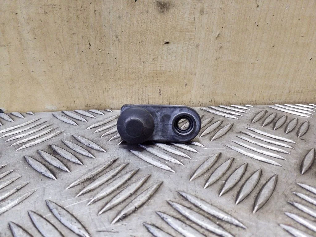 Front door sensor coupe – KIA Sorento (2002-2009)