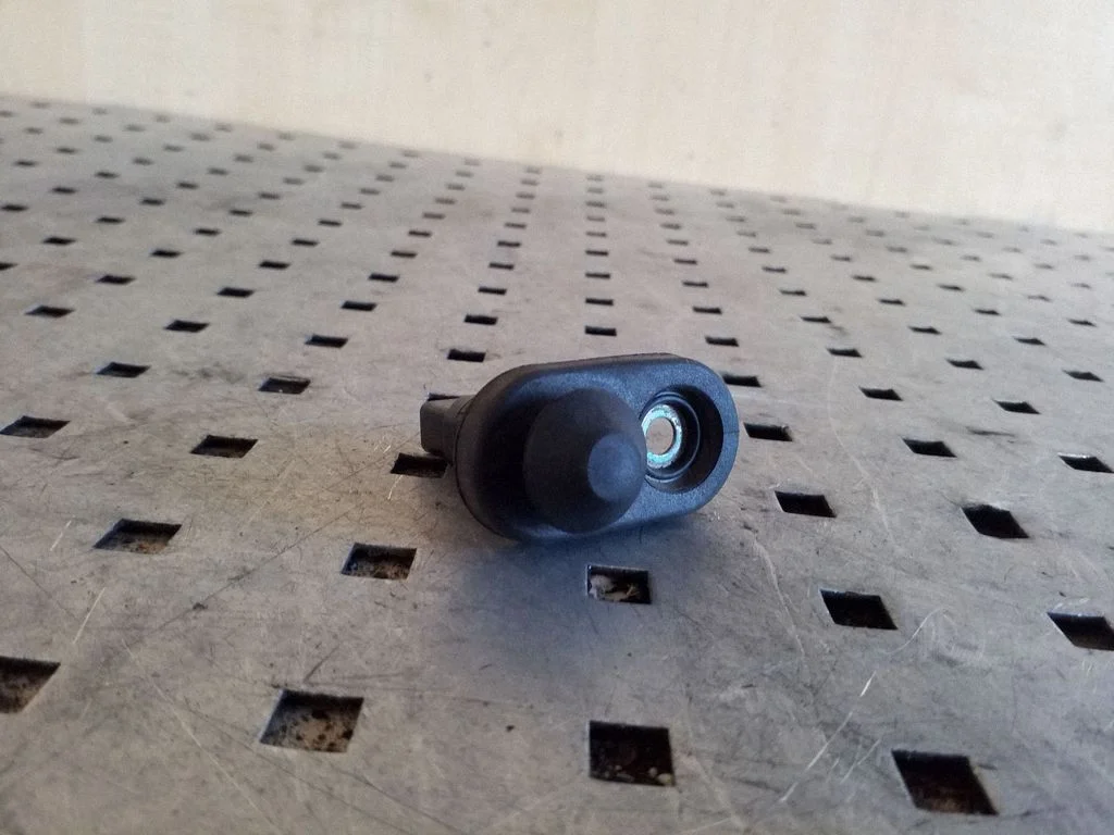 Kupee esiukse avamise/ sulgemise andur – Toyota Matrix (E130) (2001-2008)