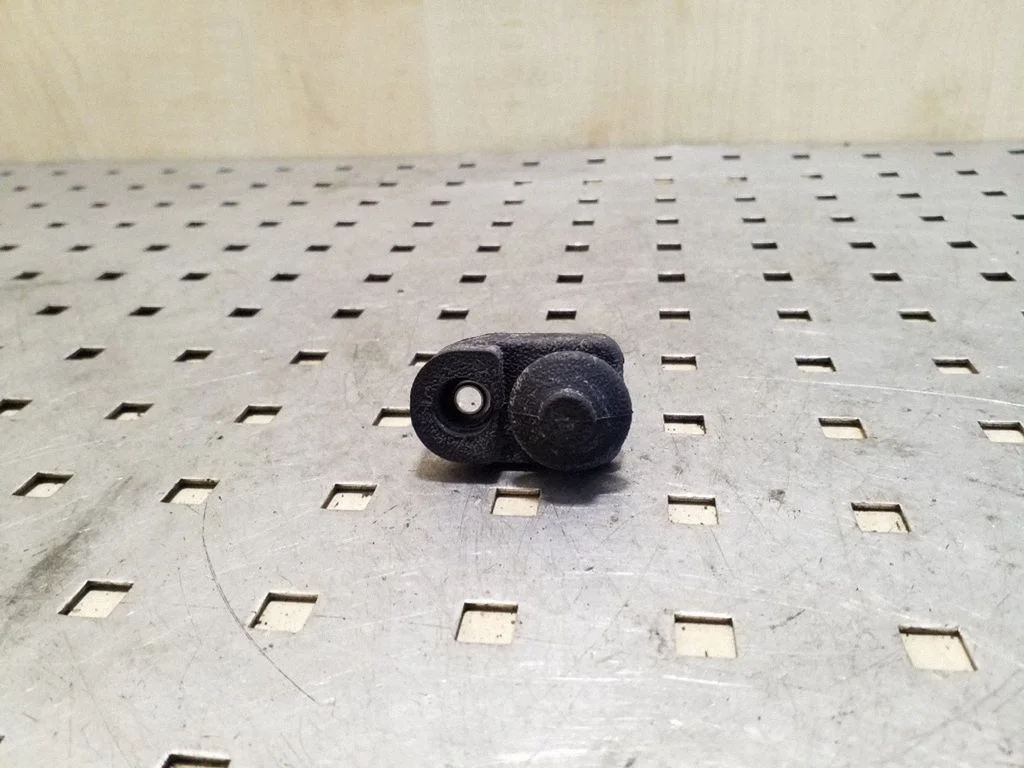 Kupee esiukse avamise/ sulgemise andur – Nissan Qashqai+2 (2010-2014)