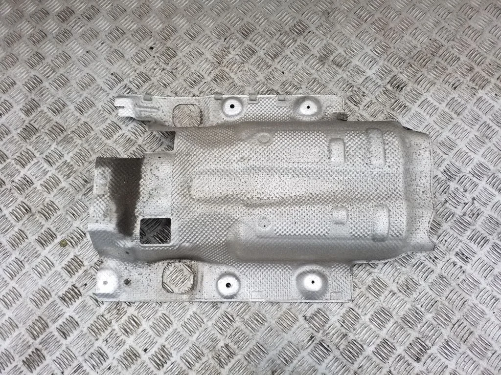 Väljalaske soojusisolatsioon (kuumakaitse) – Mercedes-Benz CLS-klass C218 X218 (2011-2017)