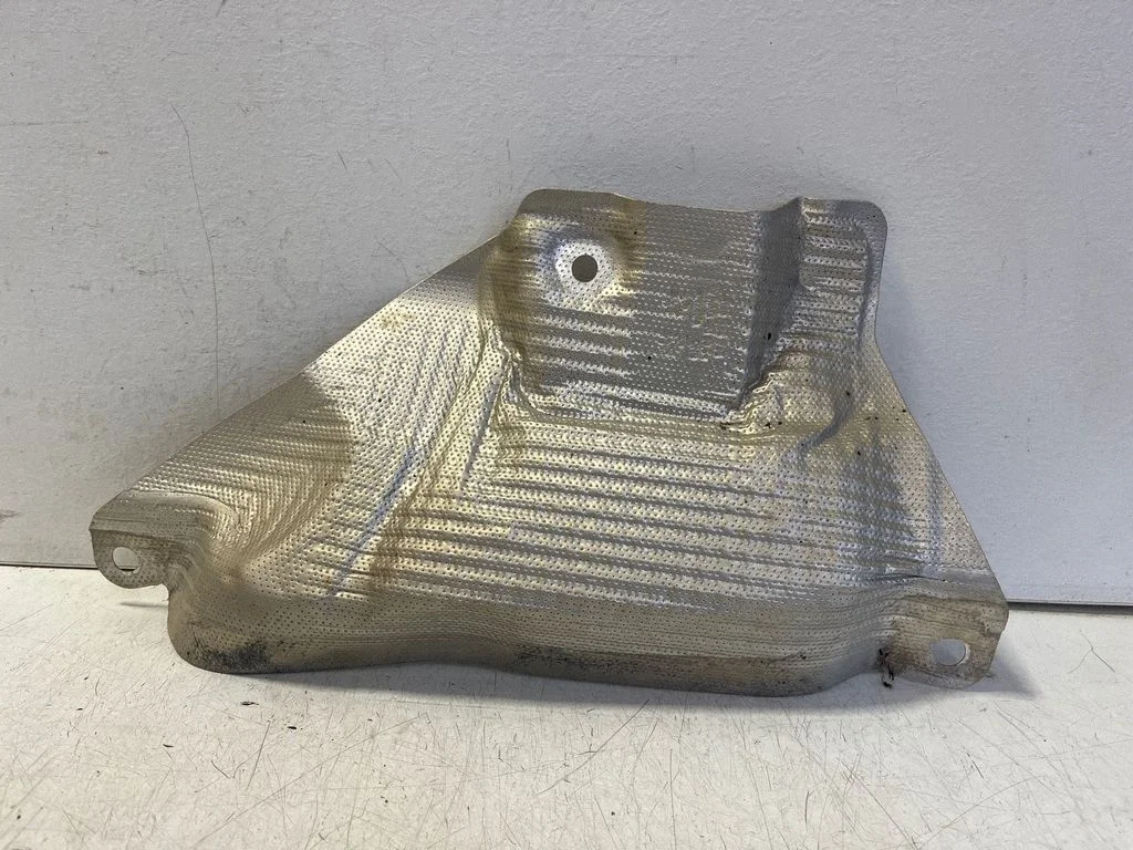 Heat shield in engine bay 4M0825730