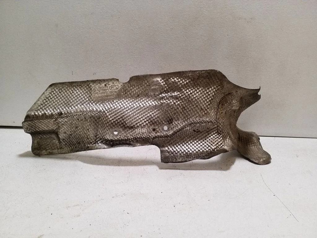 Heat shield in engine bay – Land Rover Discovery Sport (2014-)