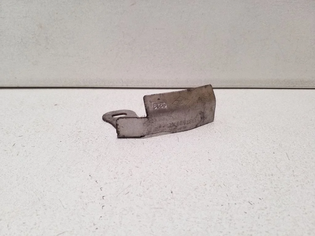 Heat shield in engine bay 237378977R