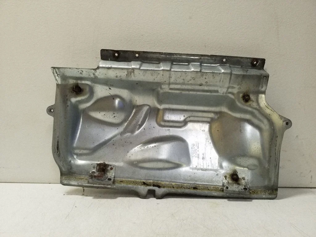 Heat shield in engine bay – Volvo XC90 (2014-)