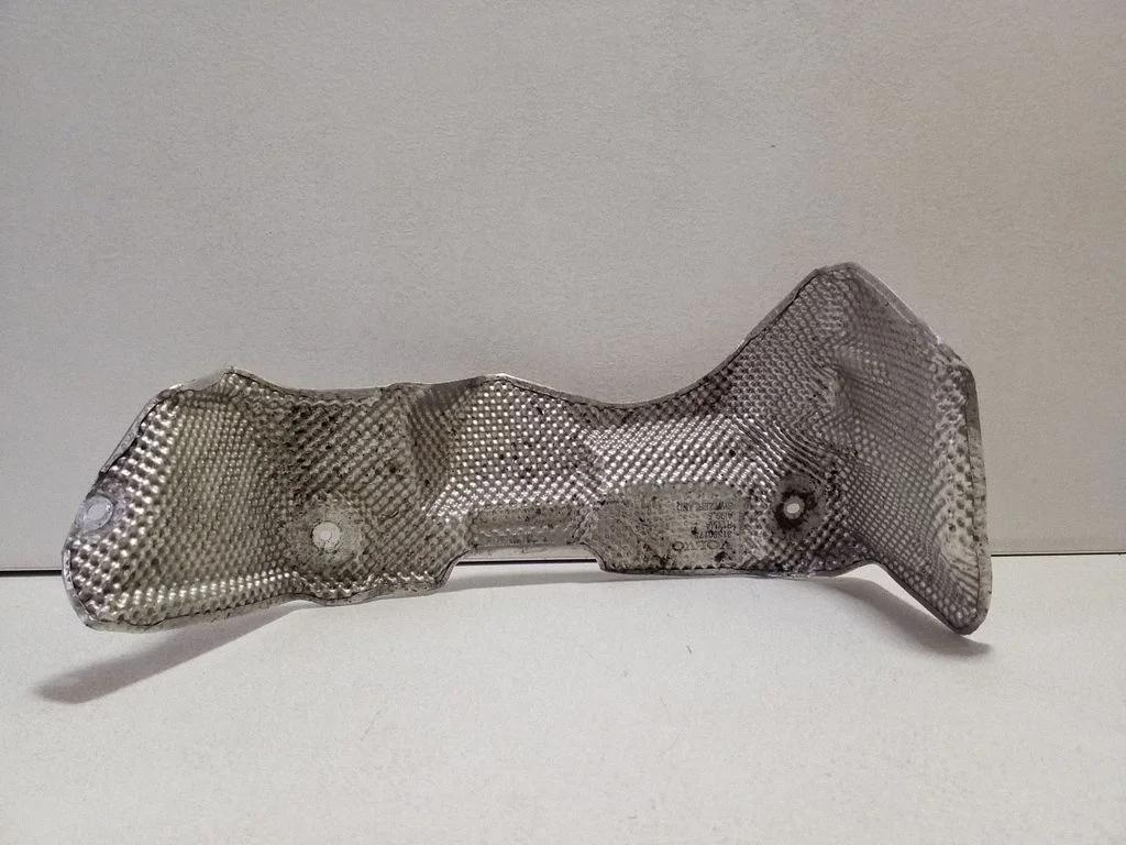 Heat shield in engine bay 31360175