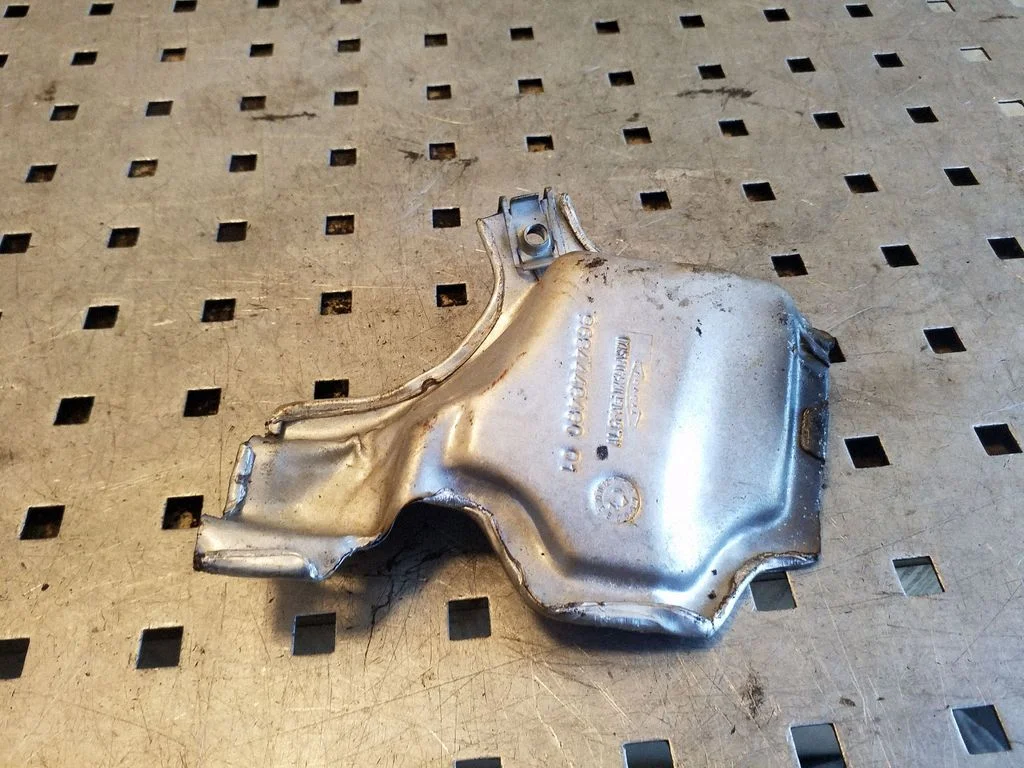 Heat shield in engine bay 9684448480
