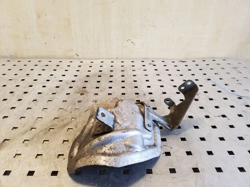 Heat shield in engine bay – Mercedes-Benz C-Class AMG W204 (2007-2014)