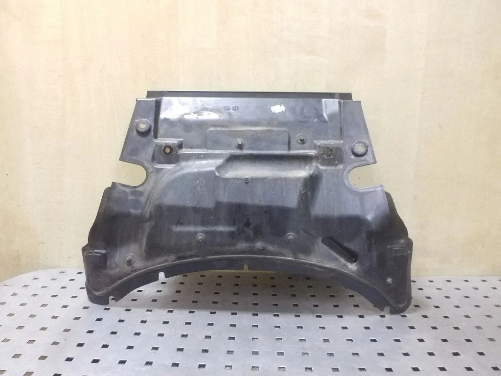 Heat shield in engine bay – Volkswagen Touareg II (2010-2018)