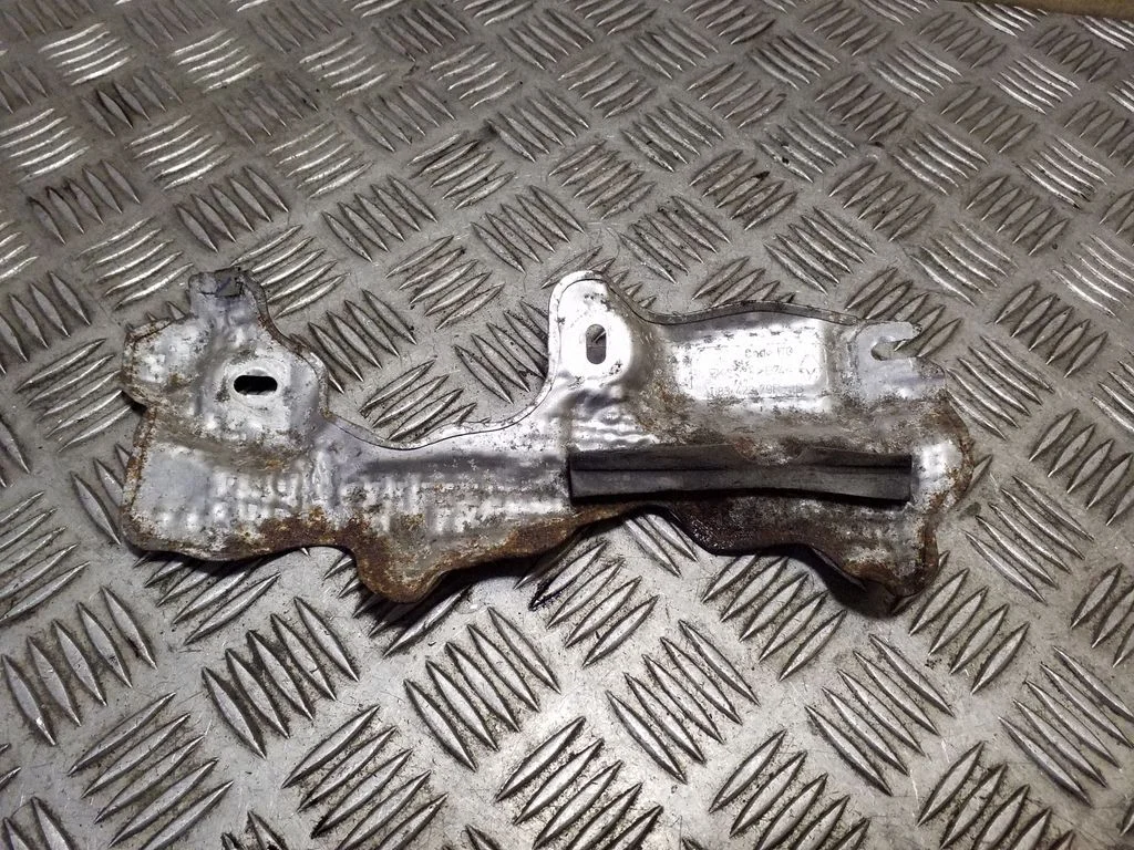 Heat shield in engine bay 118342379R
