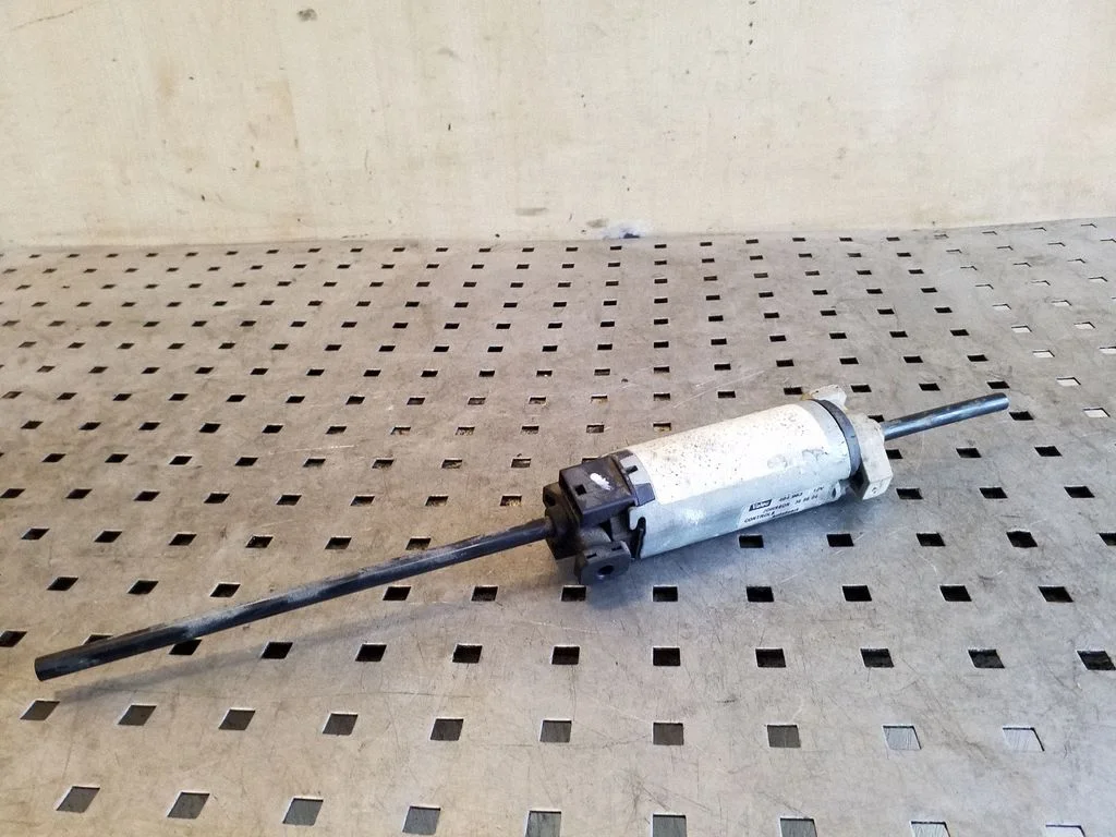 Seat adjustment motor – Land Rover Range Rover Sport L320 (2005-2013)