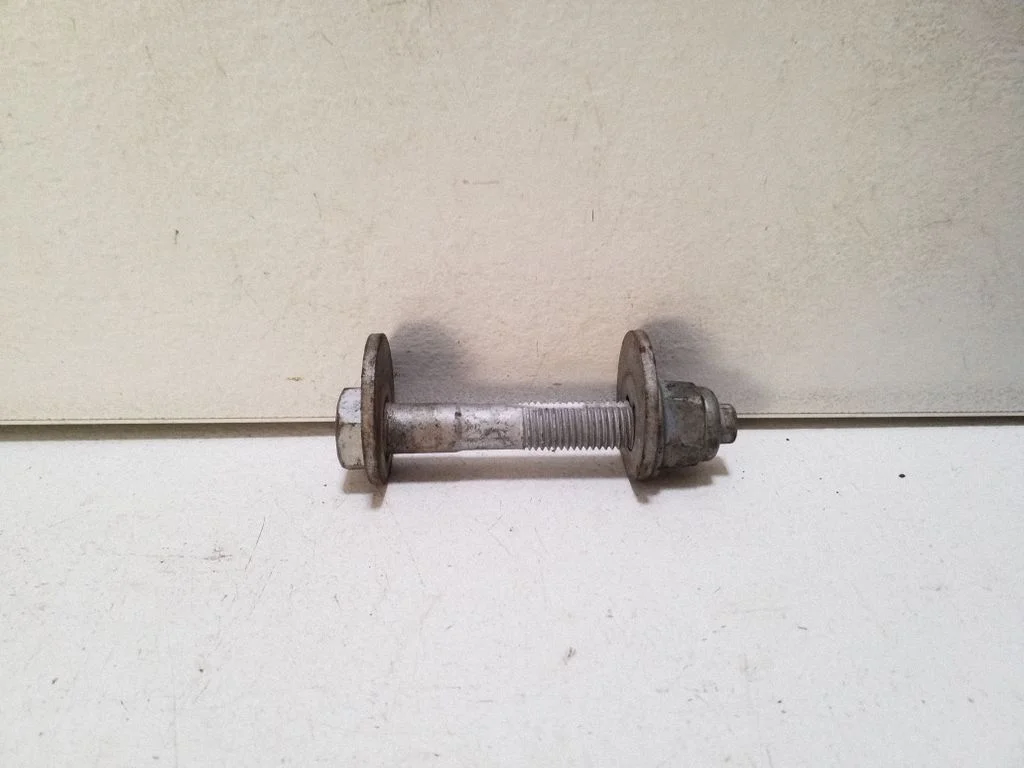 Rear suspension camber bolt