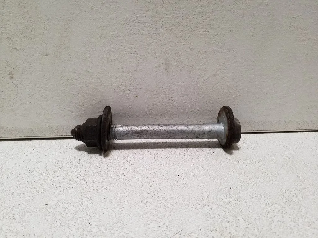 Rear suspension camber bolt