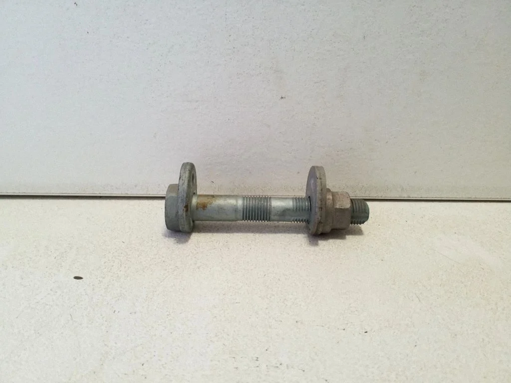Rear suspension camber bolt