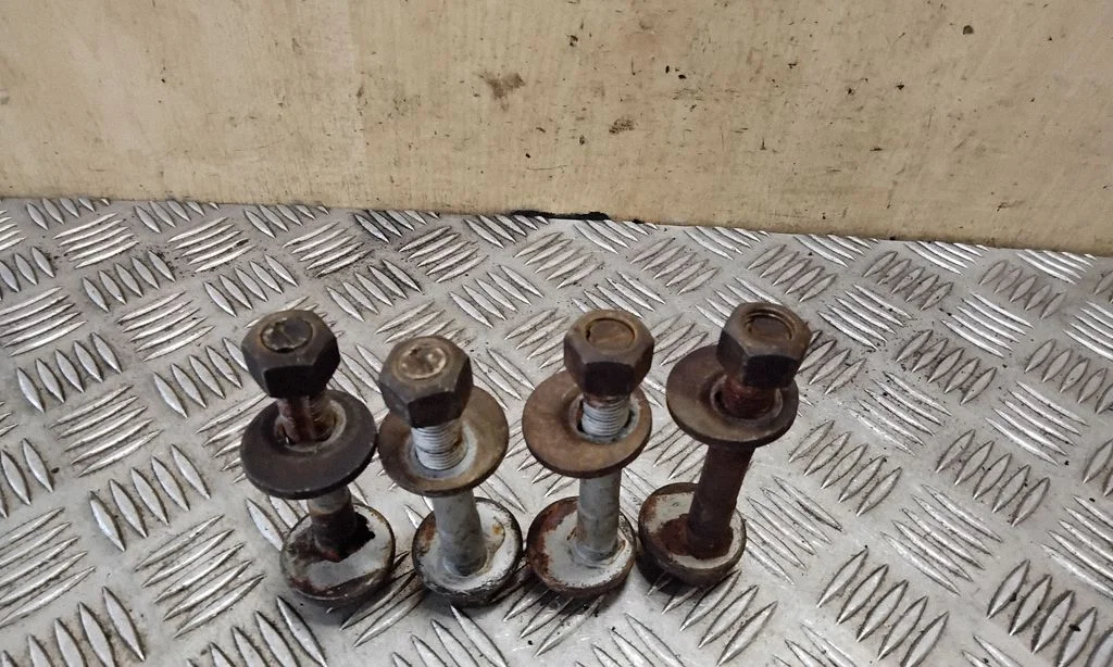 Rear suspension camber bolt – Volkswagen Touareg I (2002-2010)