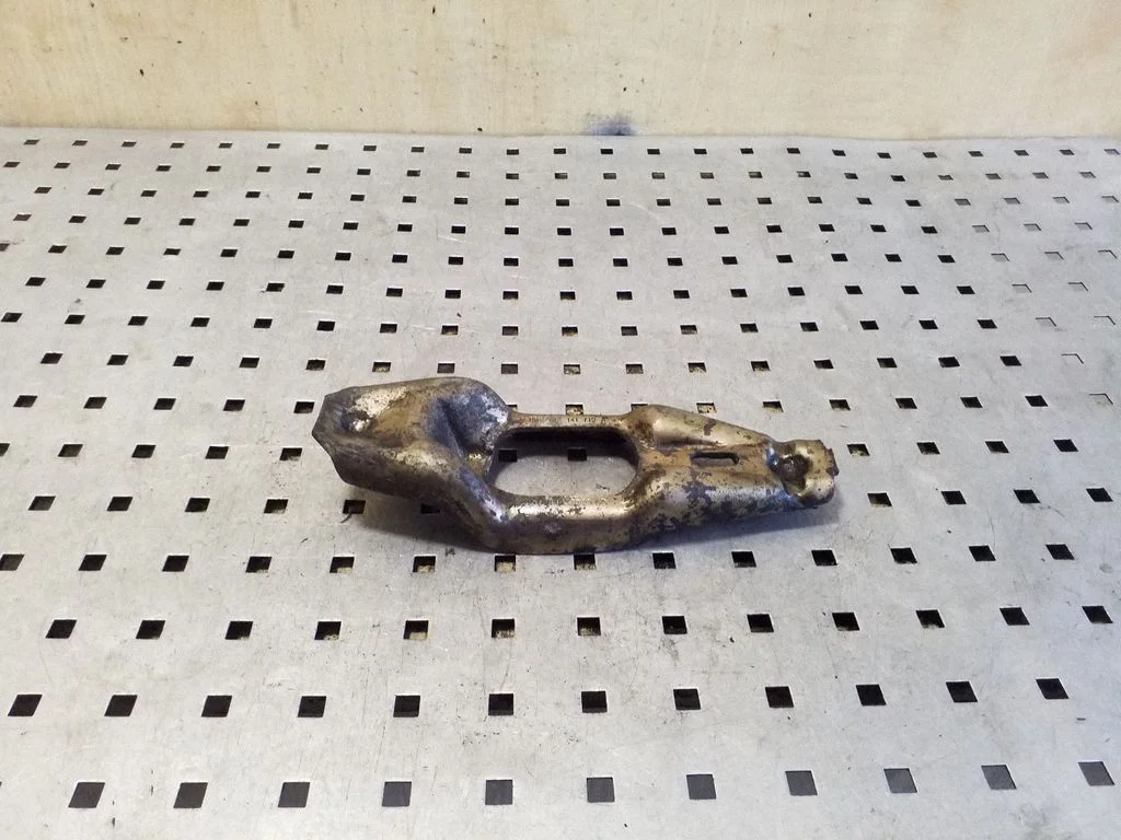 Clutch release arm fork 012141719A