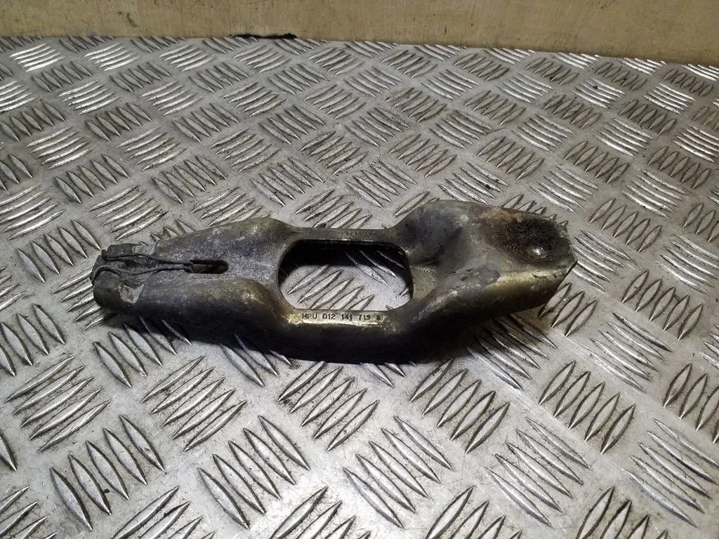 Clutch release arm fork 012141719B