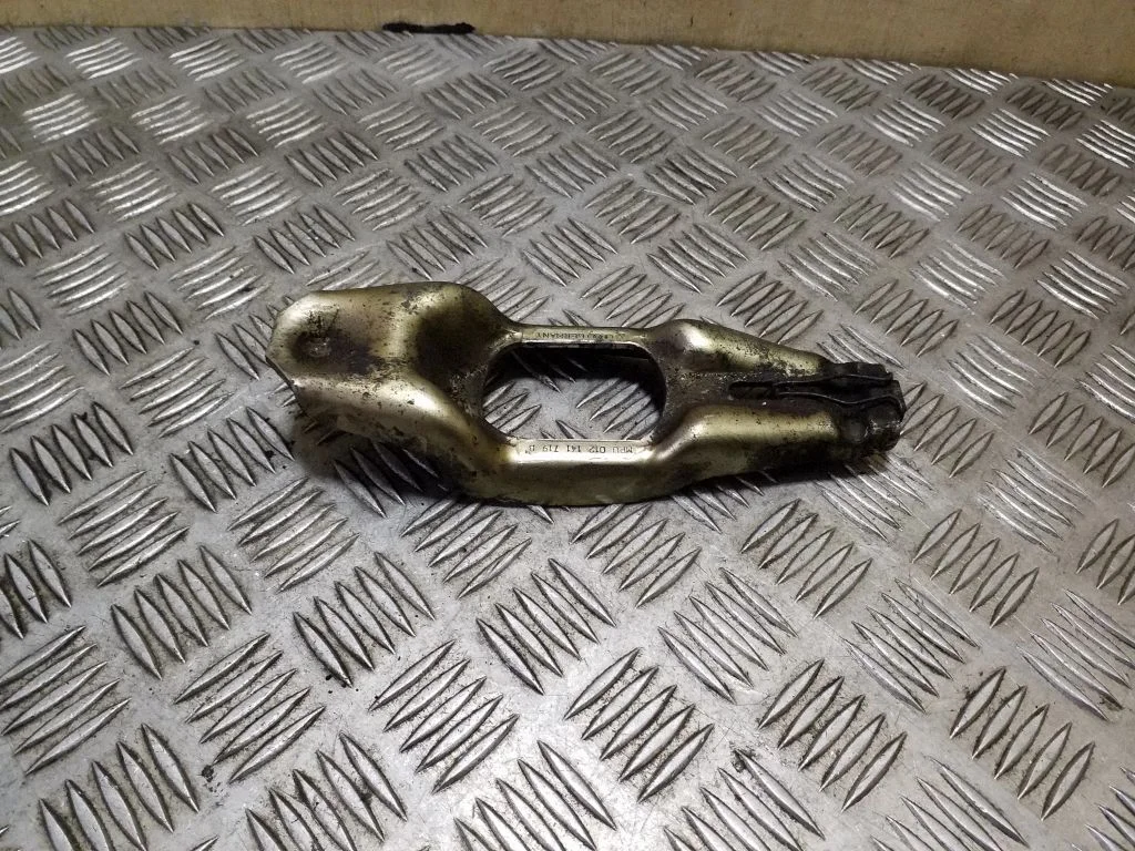 Clutch release arm fork 012141719B