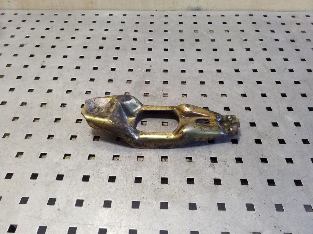 Clutch release arm fork 012141719A