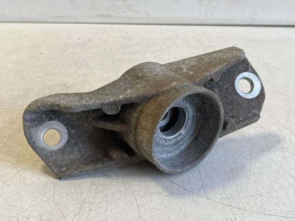 Amortisaatori kinnitusklamber 32346750