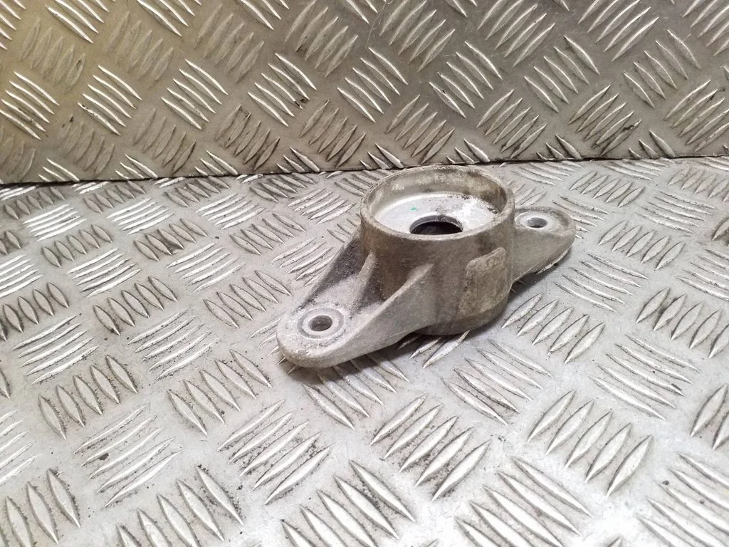 Front shock absorber mounting bracket – Tesla Model Y (2020-)