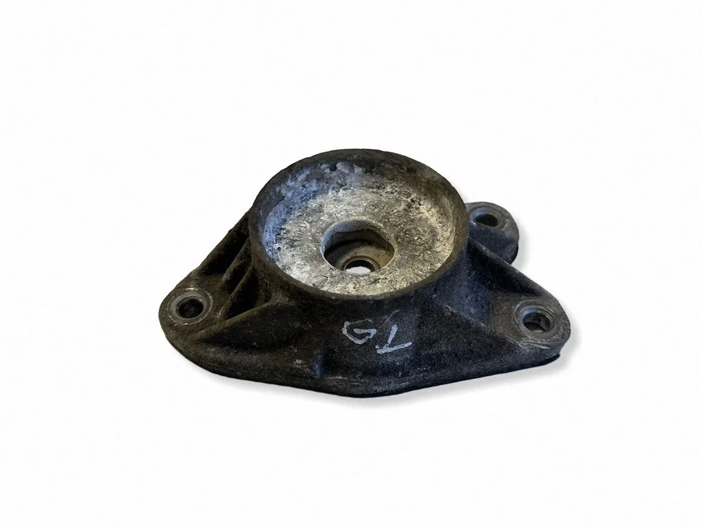 Front shock absorber mounting bracket – BMW 1 Series F20 F21 (2011-2019)