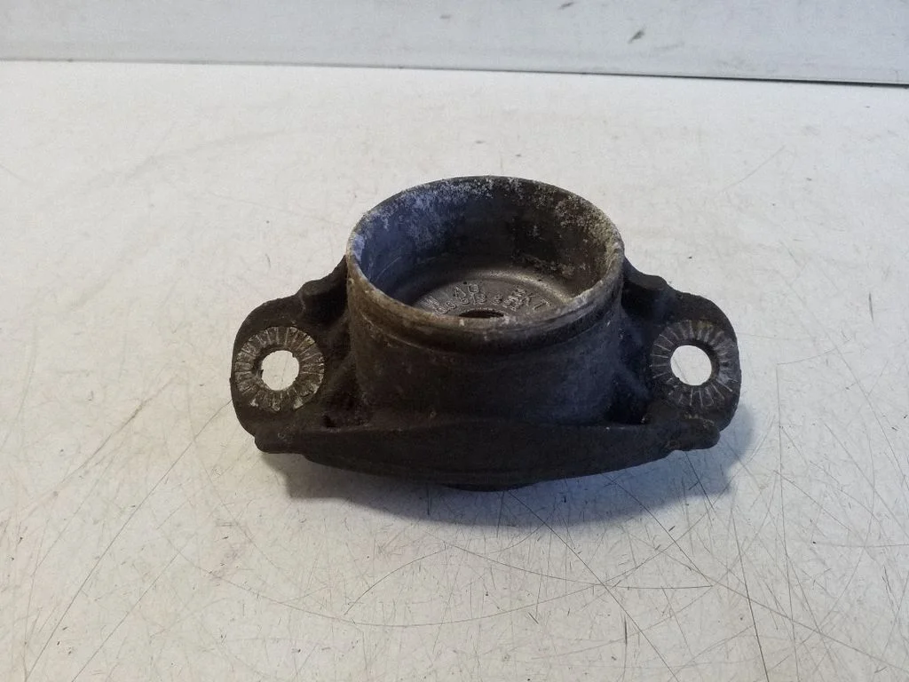 Front shock absorber mounting bracket 5Q0513353J