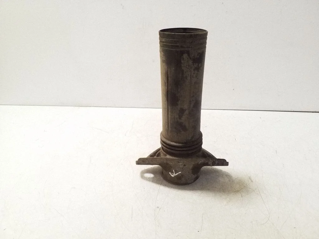 Front shock absorber mounting bracket 48750F4010