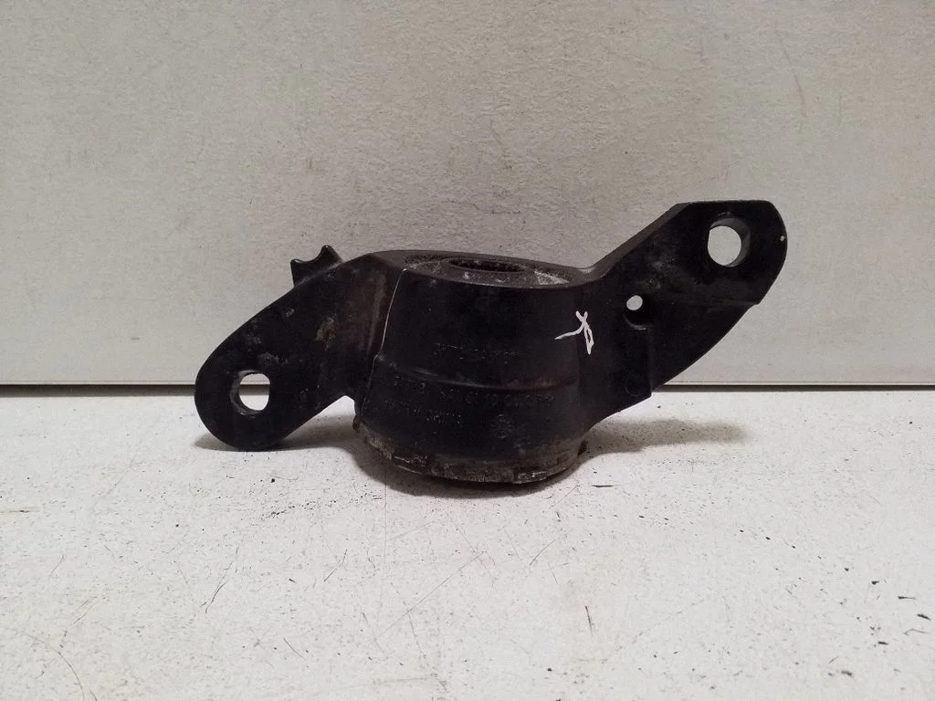 Front shock absorber mounting bracket – Land Rover Discovery Sport (2014-)
