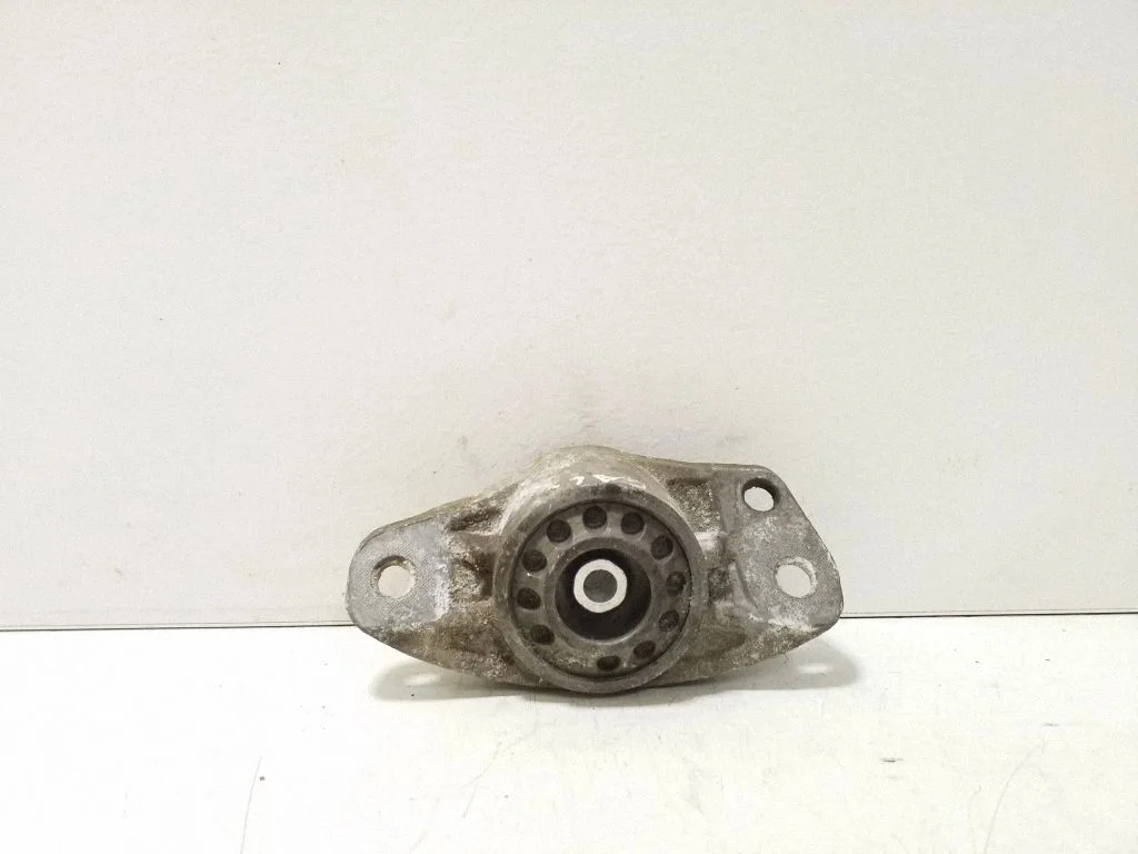 Front shock absorber mounting bracket – Volkswagen Passat B6 (2005-2010)