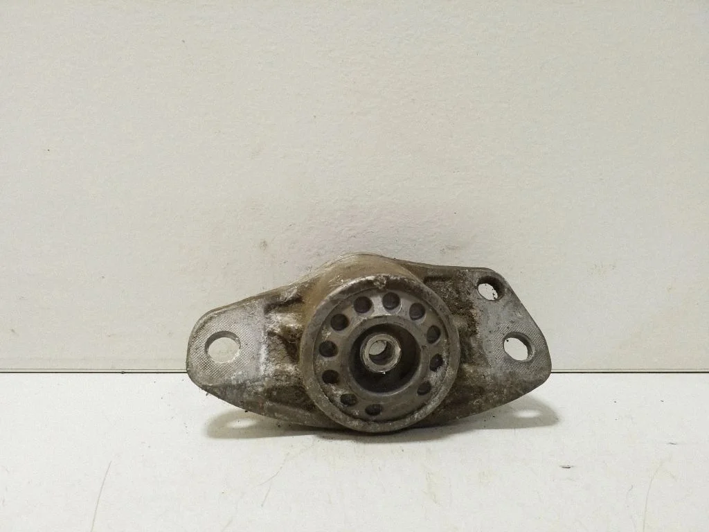 Front shock absorber mounting bracket – Volkswagen Passat B6 (2005-2010)