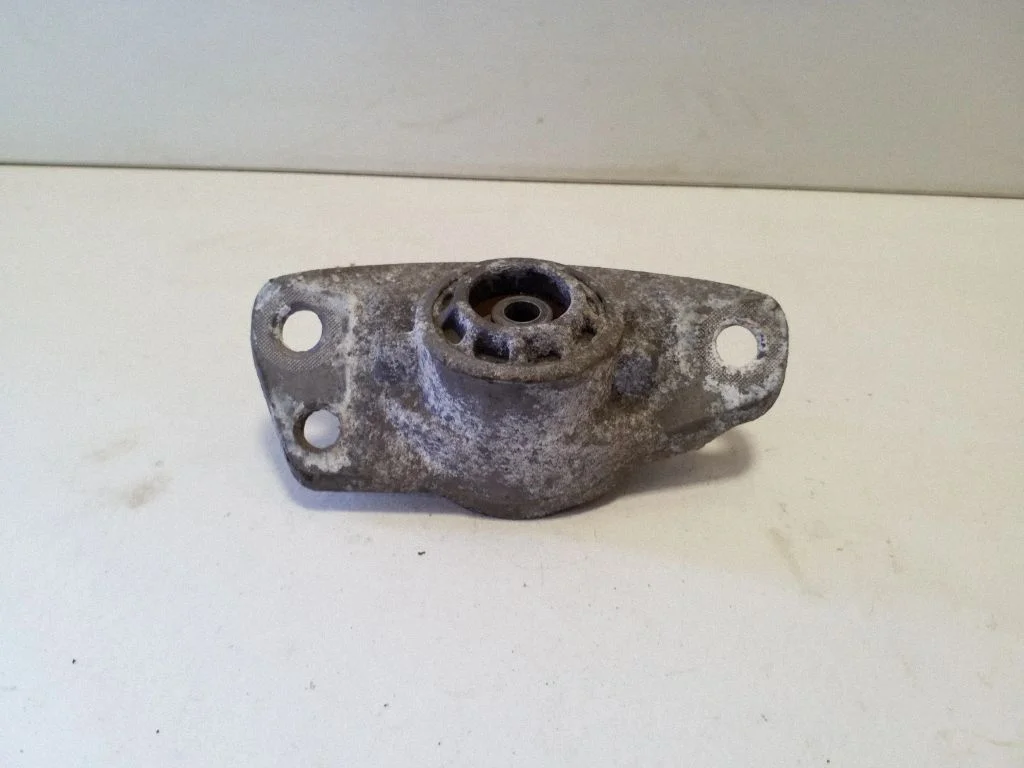 Amortizatora balsts (kronšteins) 1Q0513353
