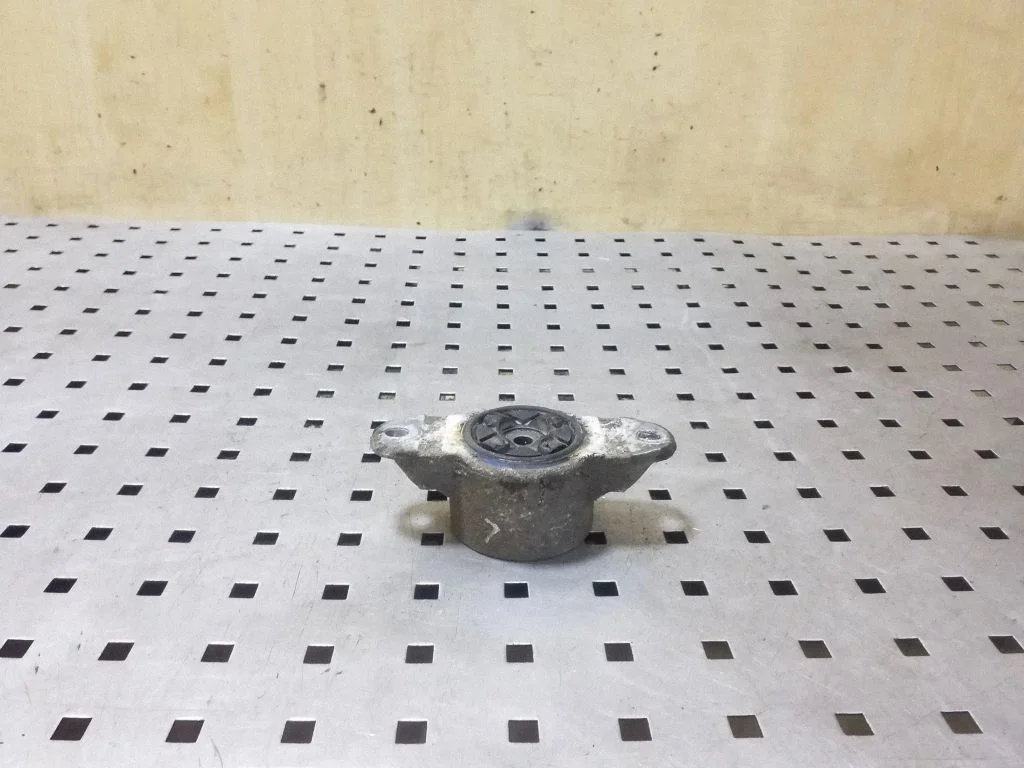 Front shock absorber mounting bracket – Volvo V40 (2012-2019)