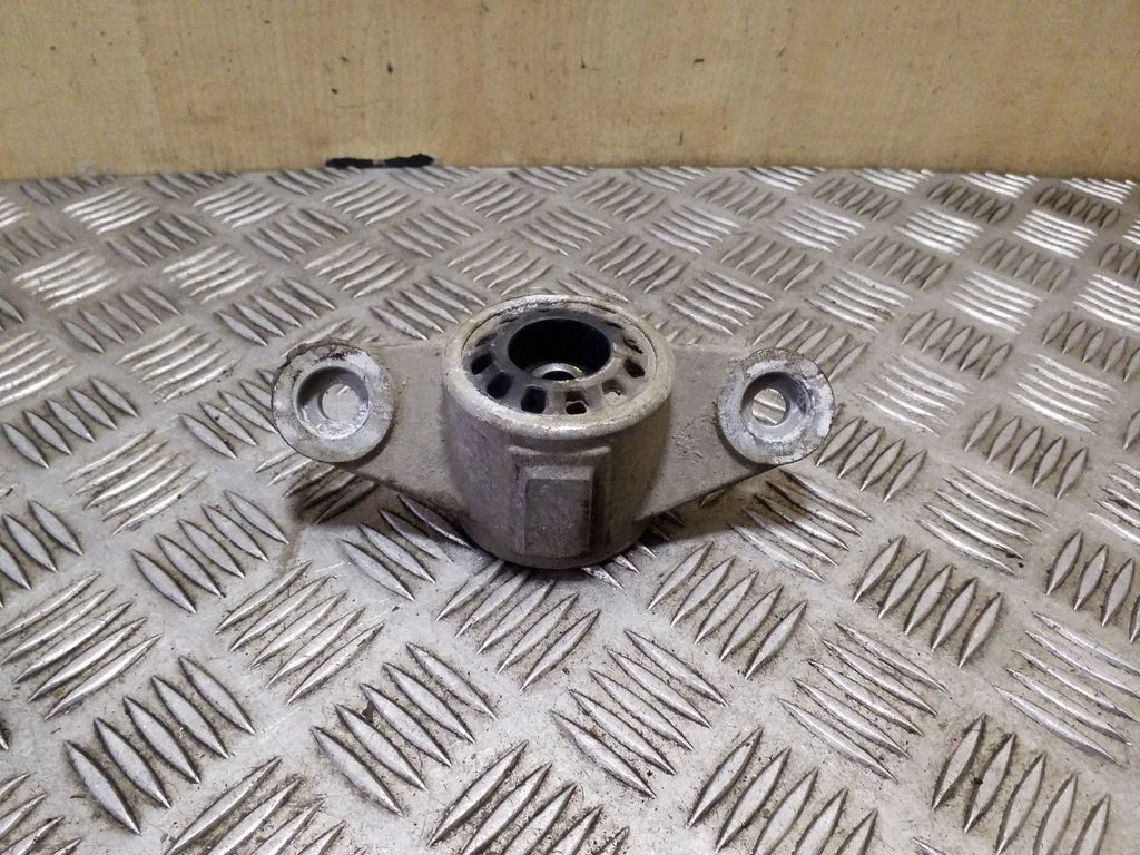 Amortisaatori kinnitusklamber 55332F2000