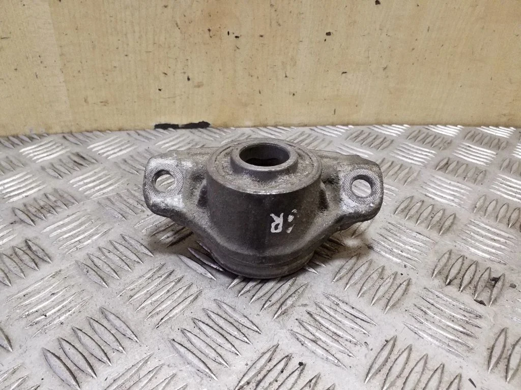 Amortisaatori kinnitusklamber 5Q0513353K