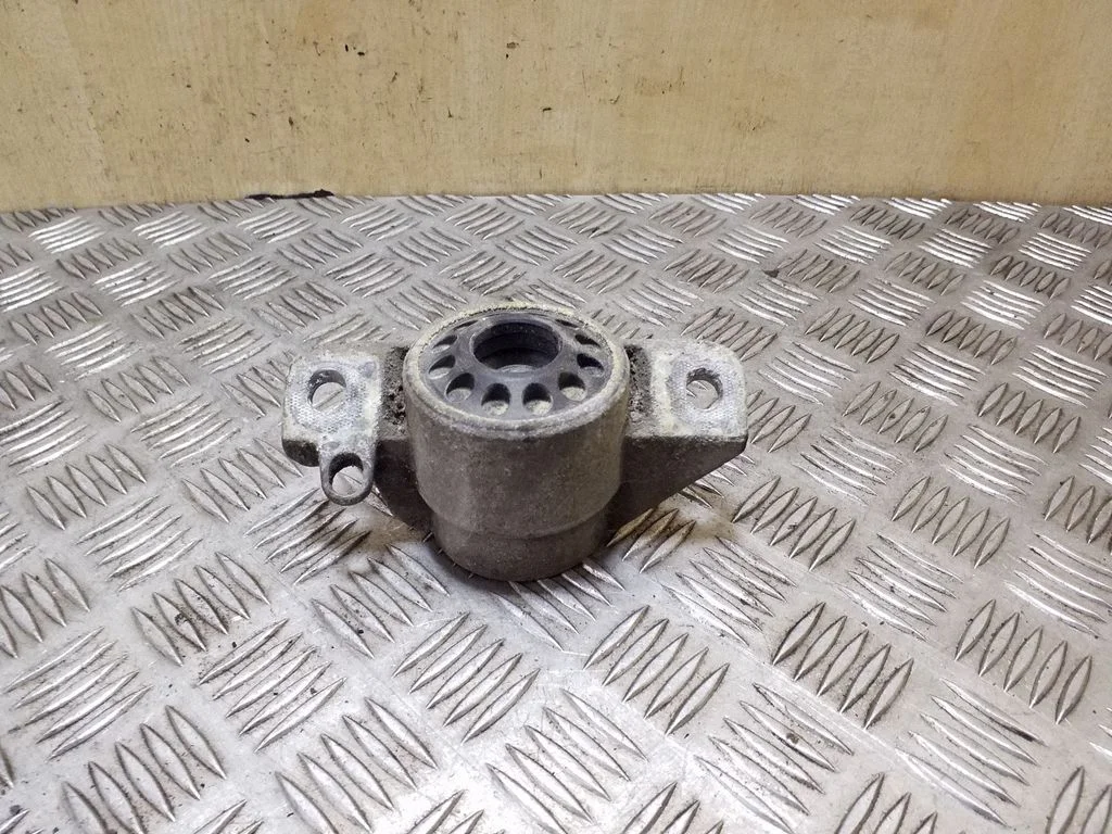 Front shock absorber mounting bracket 8K0513353E
