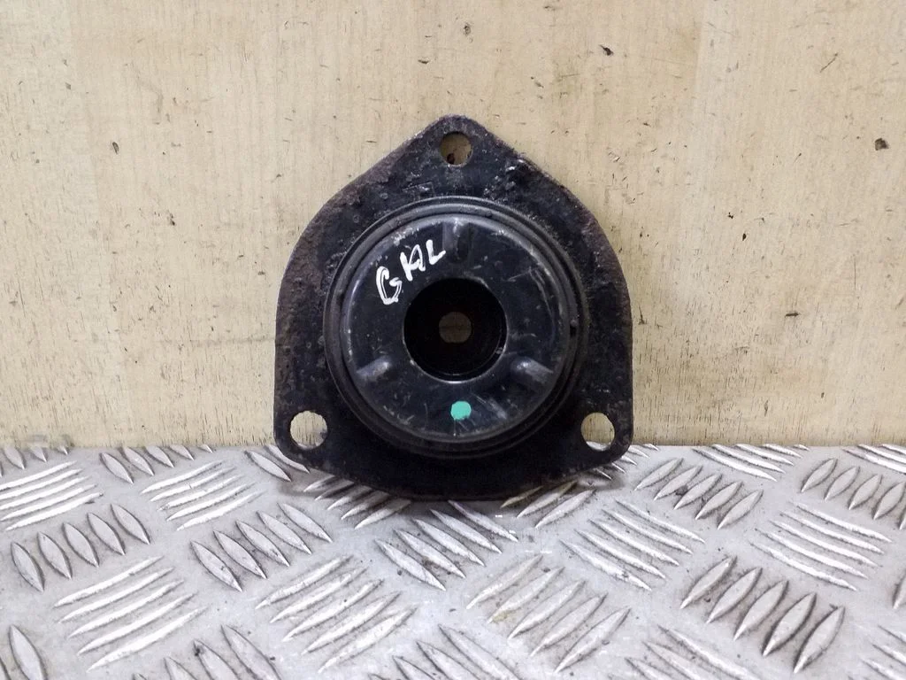 Front shock absorber mounting bracket