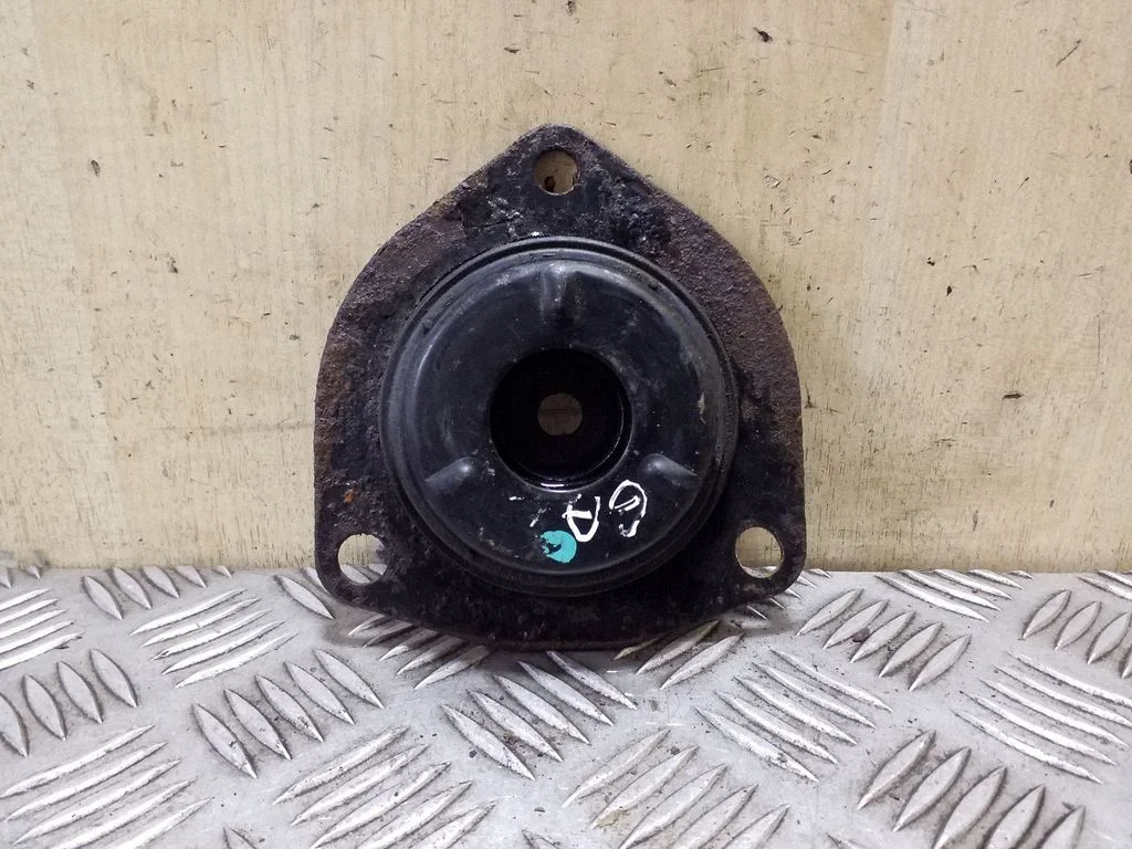 Front shock absorber mounting bracket
