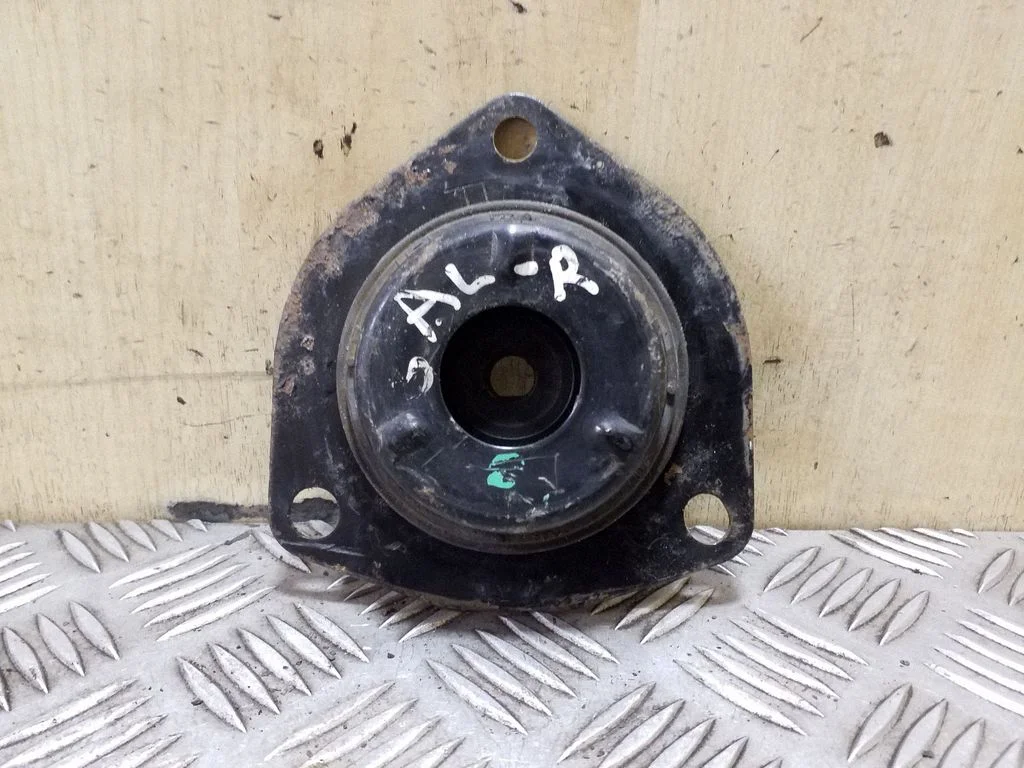 Front shock absorber mounting bracket