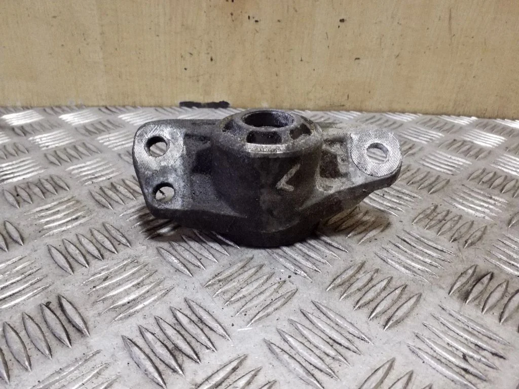Amortisaatori kinnitusklamber – Audi A3 S3 8P (2003-2012)