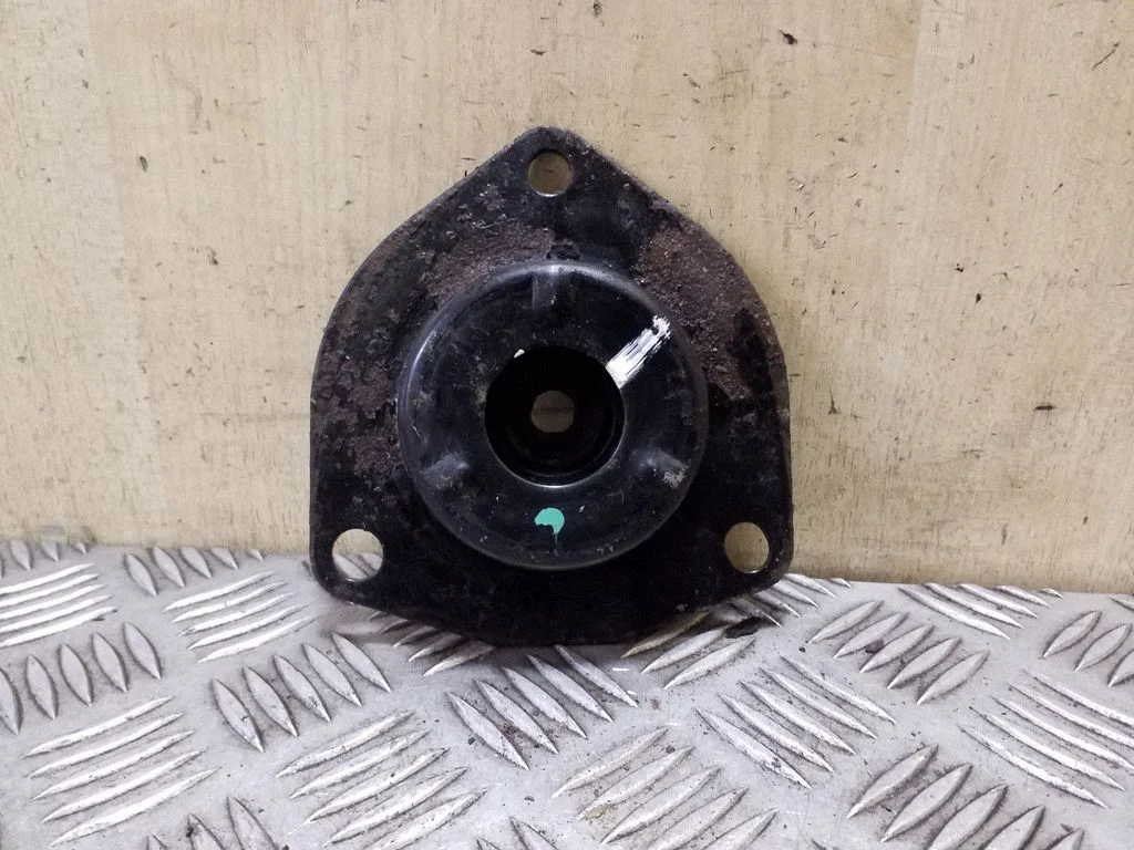 Front shock absorber mounting bracket