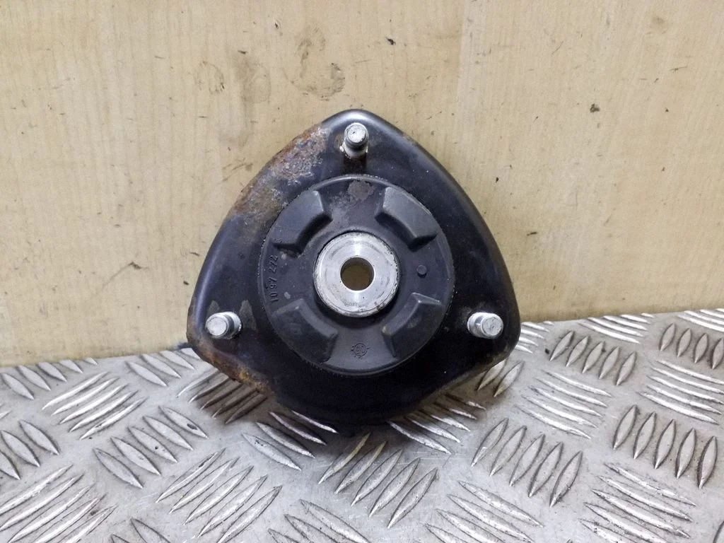 Front shock absorber mounting bracket 1097272