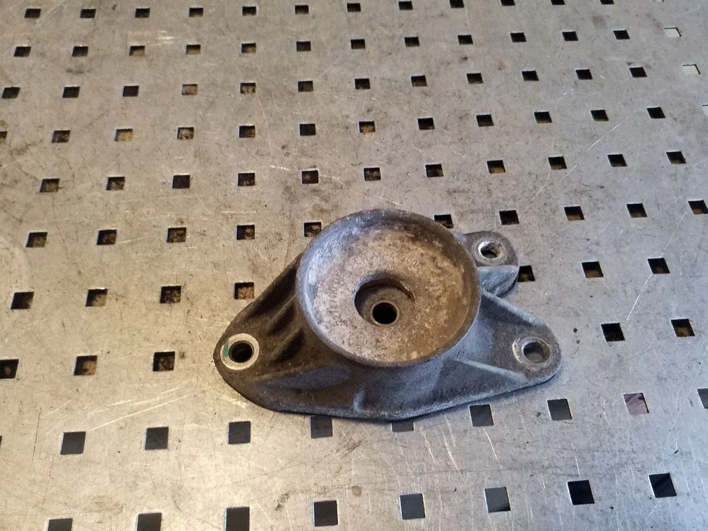 Front shock absorber mounting bracket 056791706